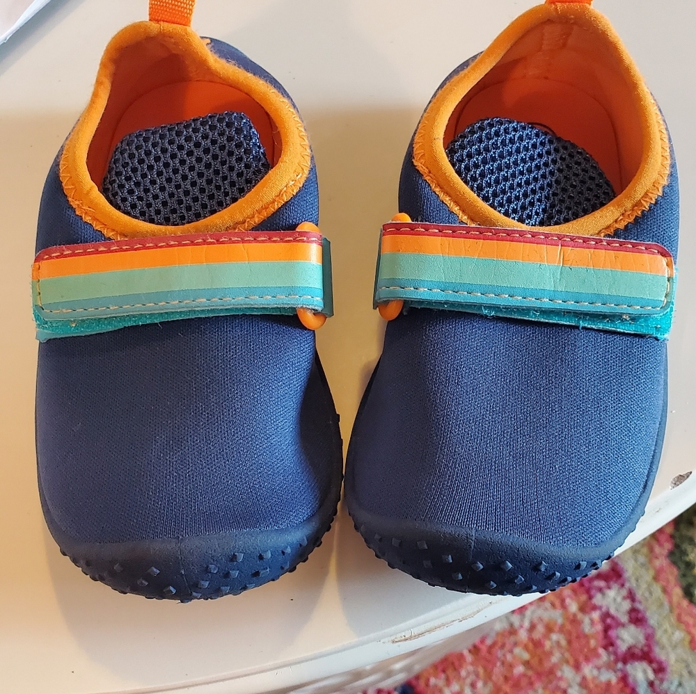 Toddler size 7 Cat and Jack water shoes
